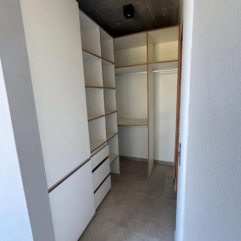 Sin FIN - Three-Bedroom House - 34