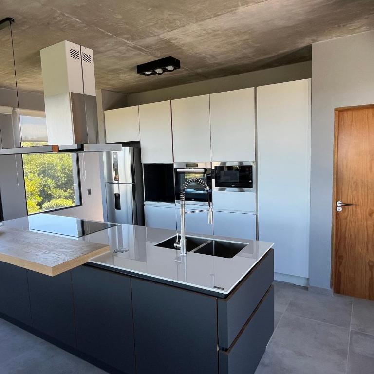Sin FIN - Three-Bedroom House - 14