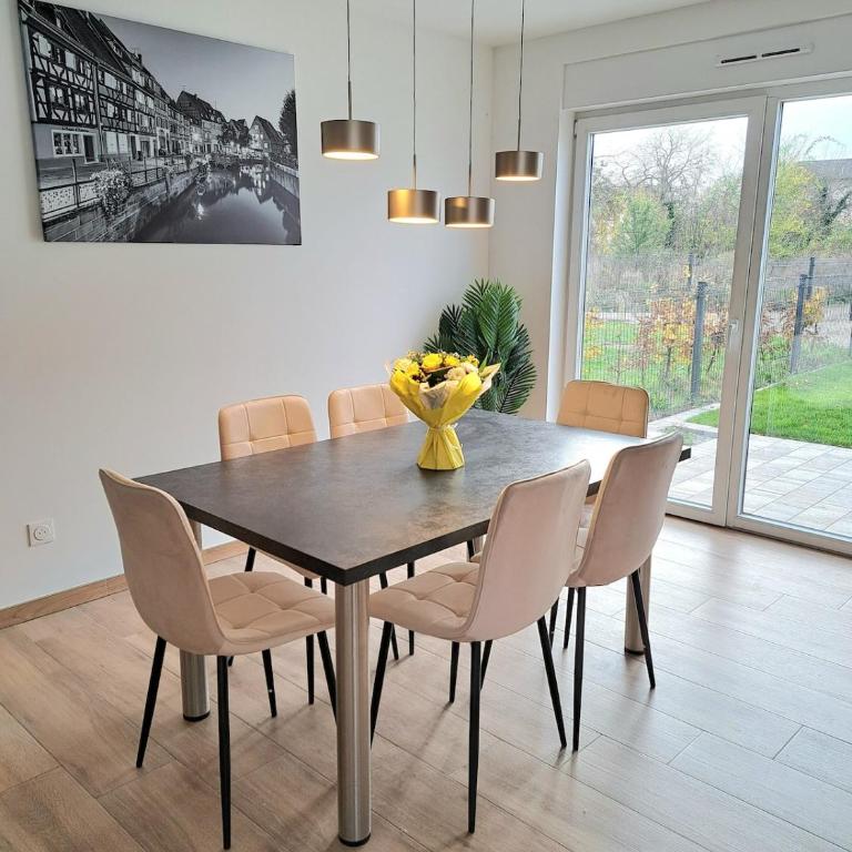 Chez Fernand à Colmar Maison neuve tout confort avec jardin et parking inclus - Maison de Vacances - 9