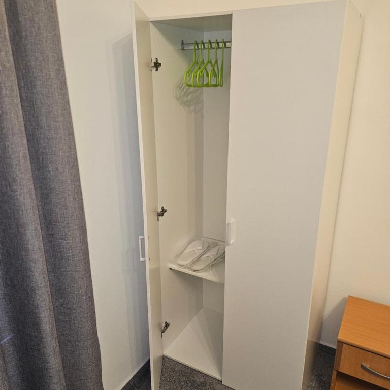 Apartment Bisić with private parking - Niskobudžetna Dvokrevetna Soba sa Bračnim Krevetom/Zasebnim Krevetima - 5