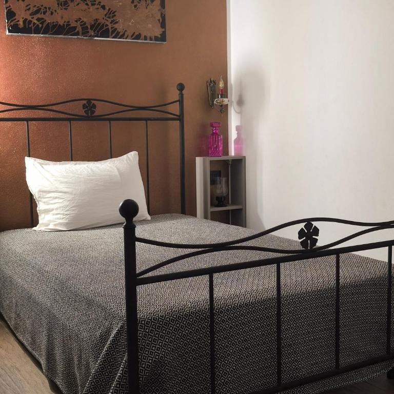 Living G Room - Single Room with Private Bathroom - 1