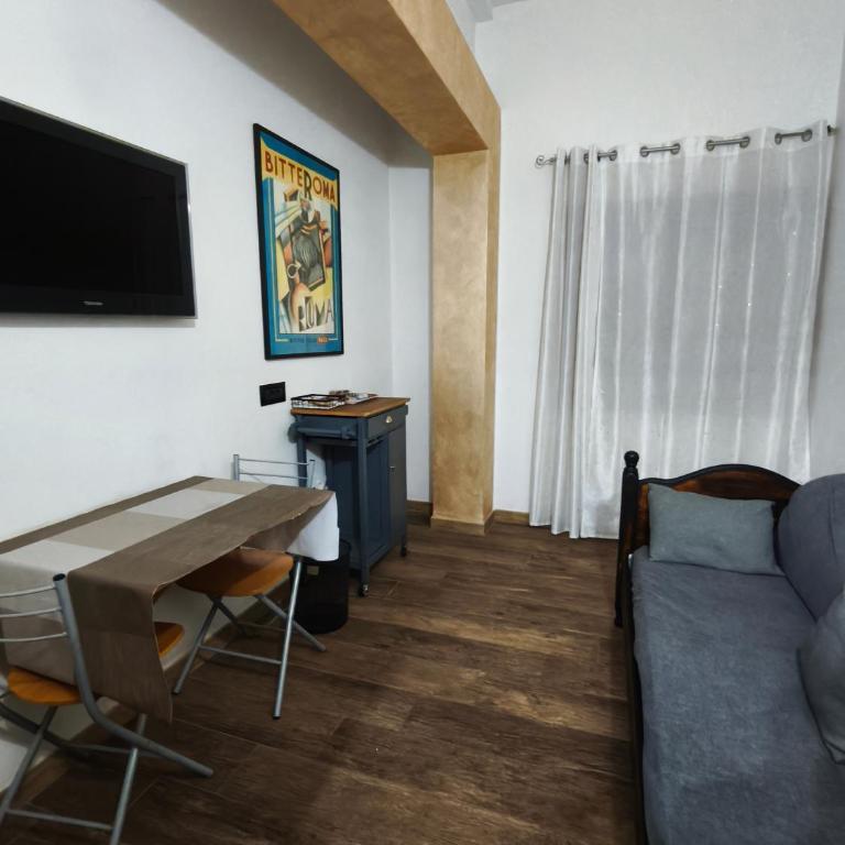 Living G Room - Family Room - 4
