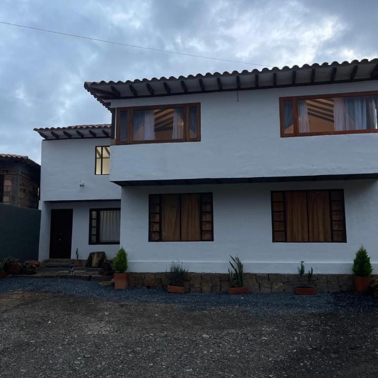 La Estancia Colonial - Three-Bedroom House - 11