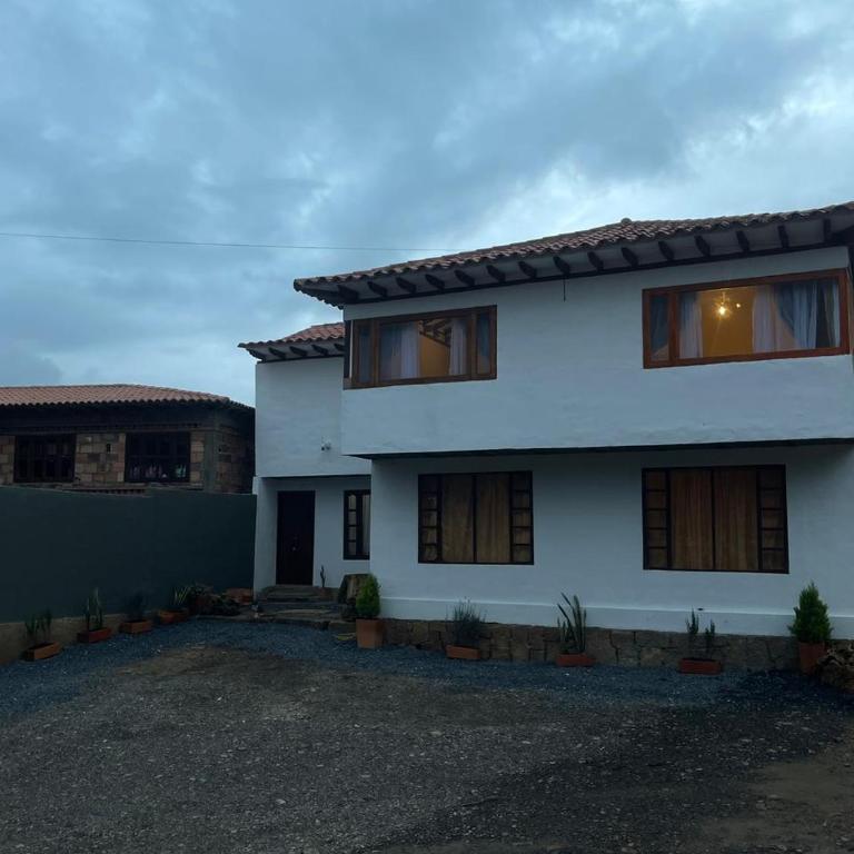 La Estancia Colonial - Three-Bedroom House - 12