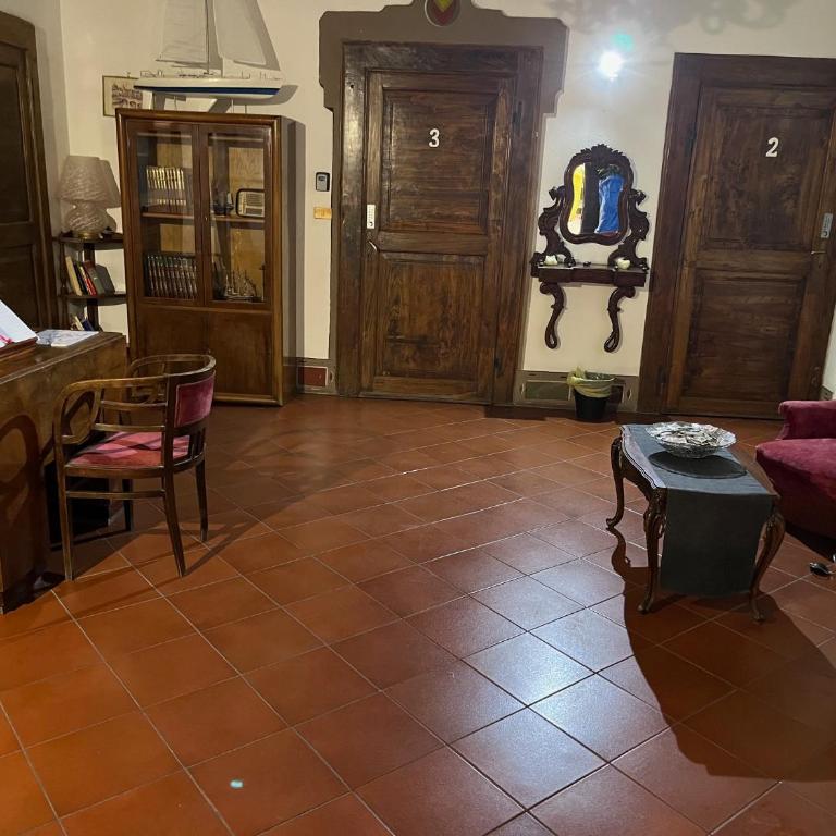 Time Out - Camera Singola con Bagno in Comune - 35