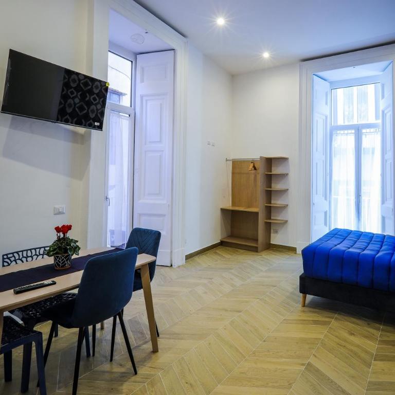 SweetHome CentroStorico - Quadruple Room with Balcony - 8