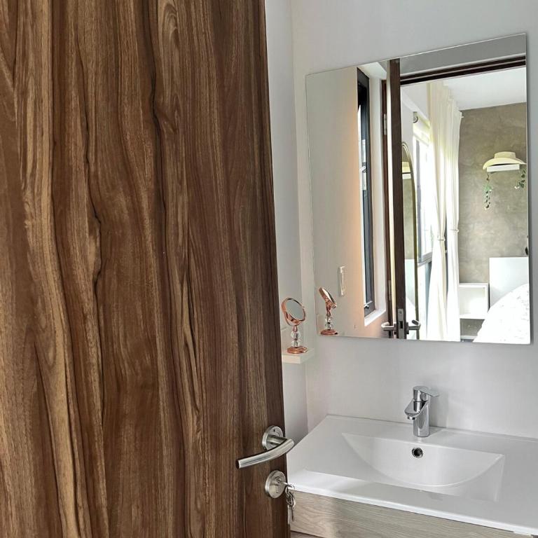 2Bed 2Bath Penthouse with Private Rooftop and balcony - Two-Bedroom Apartment - 23