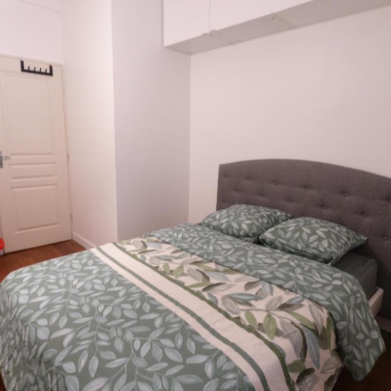 Comfort Parisian Room and Sofa Bed 1 min to Metro M4 & T3A Paris Chambre chez Habitant - Chambre Double - 4