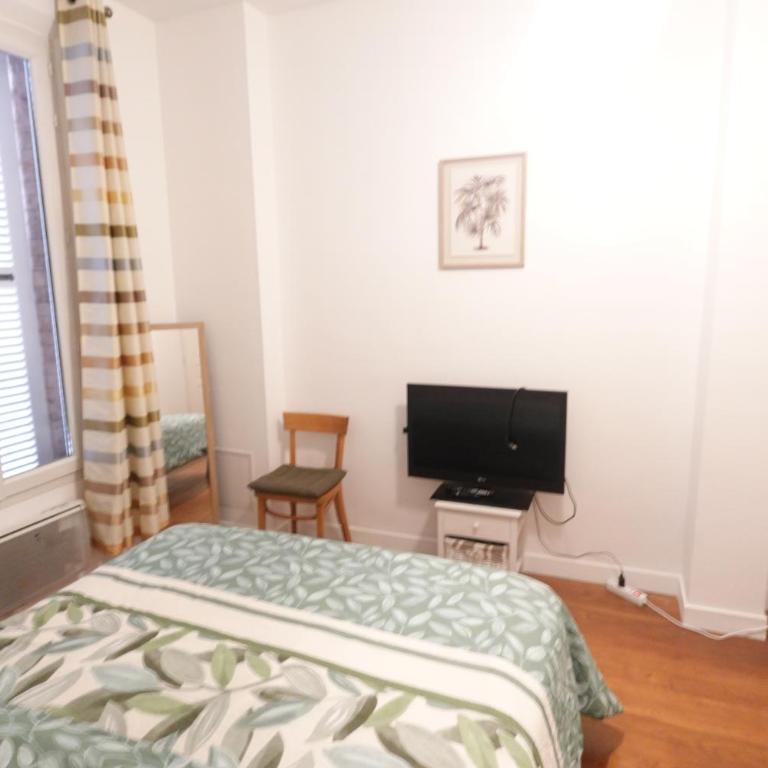 Comfort Parisian Room and Sofa Bed 1 min to Metro M4 & T3A Paris Chambre chez Habitant - Chambre Double - 3