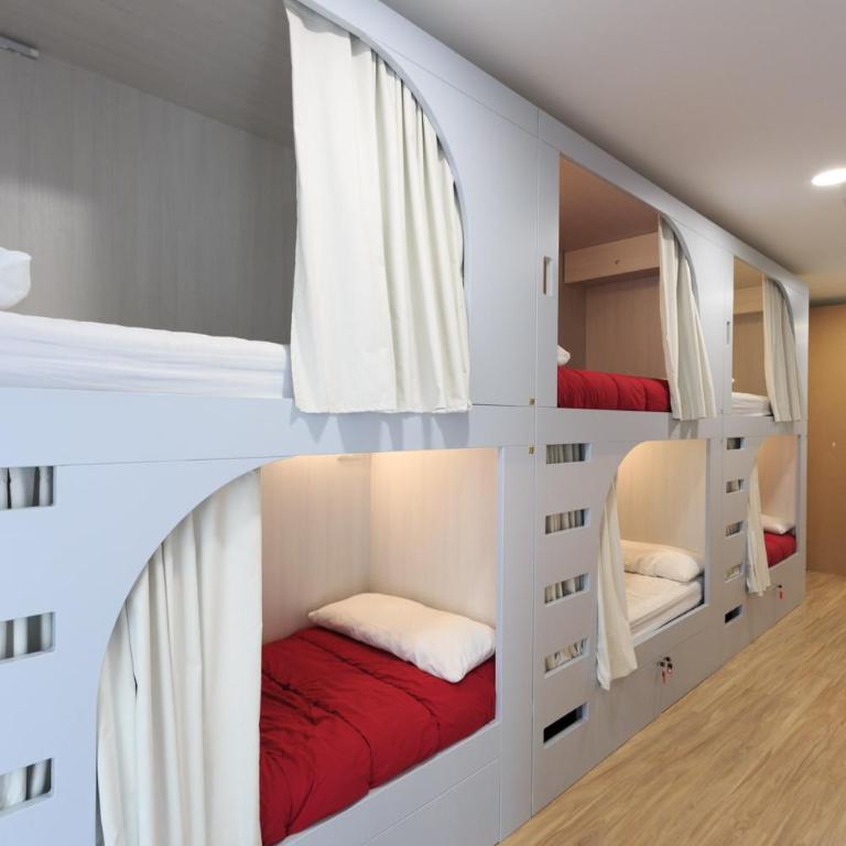 Albergue de Pamplona-Iruñako - Litera en habitación compartida mixta con baño compartido - 1