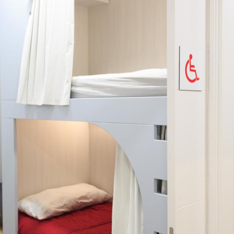Albergue de Pamplona-Iruñako - Cama en habitación compartida de 2 camas con baño compartido - 3