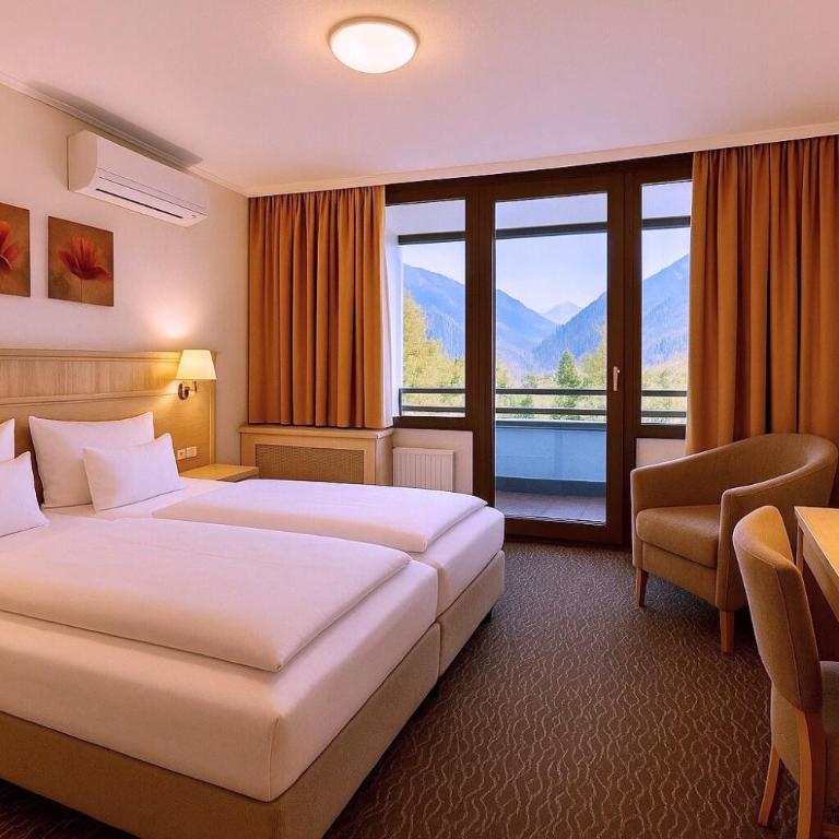 AMBER HOTEL Bavaria - Doppelzimmer mit Bergblick - 1