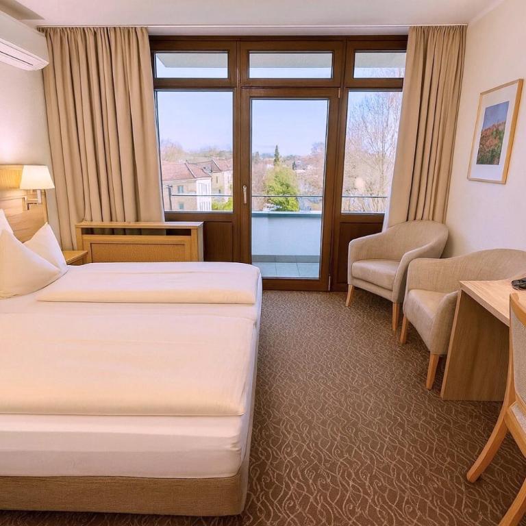 AMBER HOTEL Bavaria - Doppelzimmer mit Balkon - 3