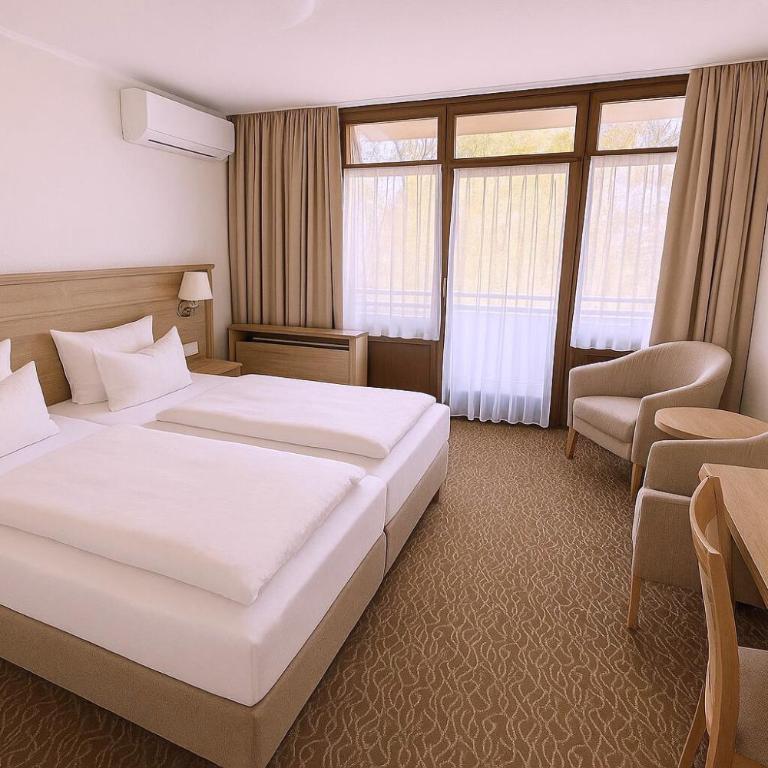 AMBER HOTEL Bavaria - Doppelzimmer mit Balkon - 4
