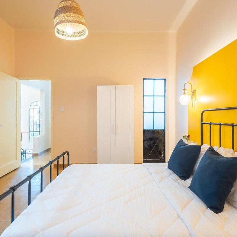 Casa céntrica con 4 habitaciones y estacionamiento - Casa de 4 dormitorios - 14