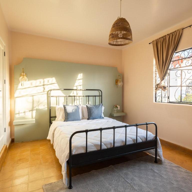 Casa céntrica con 4 habitaciones y estacionamiento - Casa de 4 dormitorios - 23