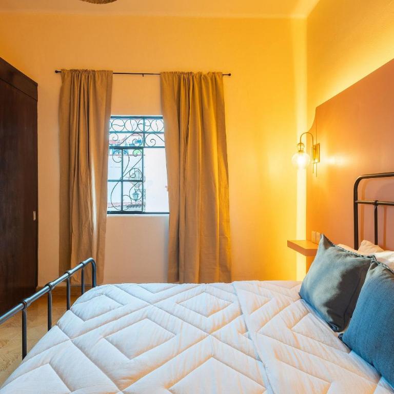 Casa céntrica con 4 habitaciones y estacionamiento - Casa de 4 dormitorios - 29