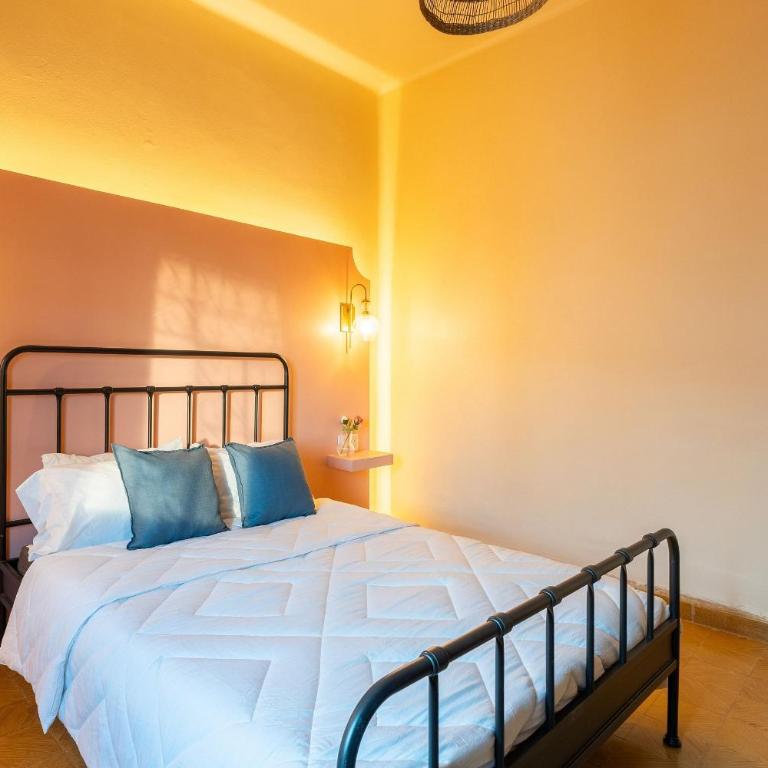Casa céntrica con 4 habitaciones y estacionamiento - Casa de 4 dormitorios - 32