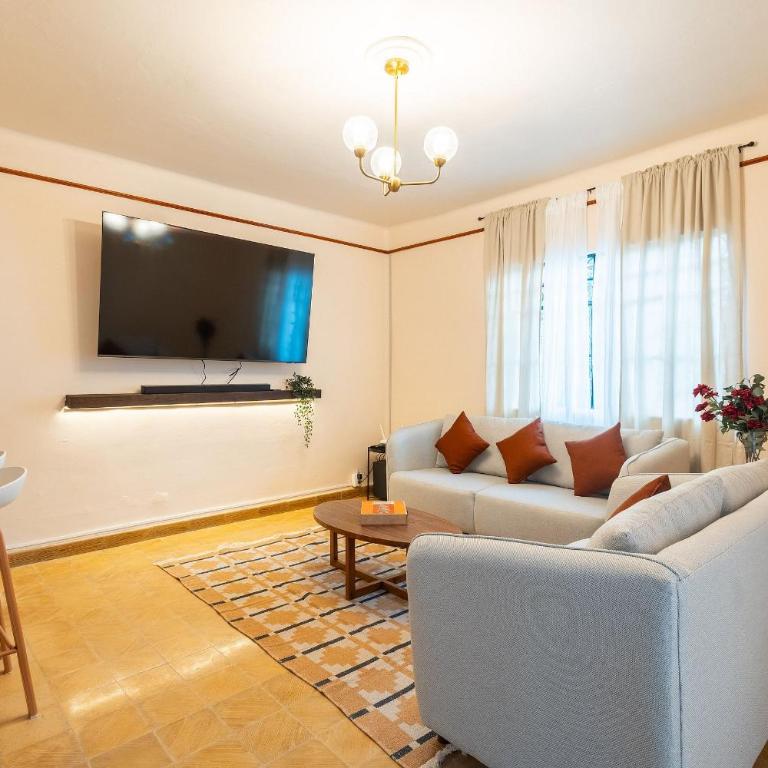 Casa céntrica con 4 habitaciones y estacionamiento - Casa de 4 dormitorios - 34