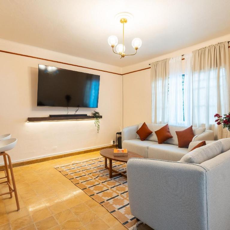 Casa céntrica con 4 habitaciones y estacionamiento - Casa de 4 dormitorios - 37