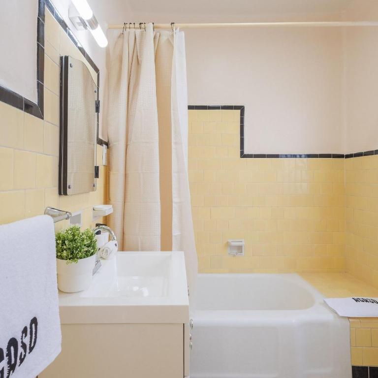 Casa céntrica con 4 habitaciones y estacionamiento - Casa de 4 dormitorios - 42
