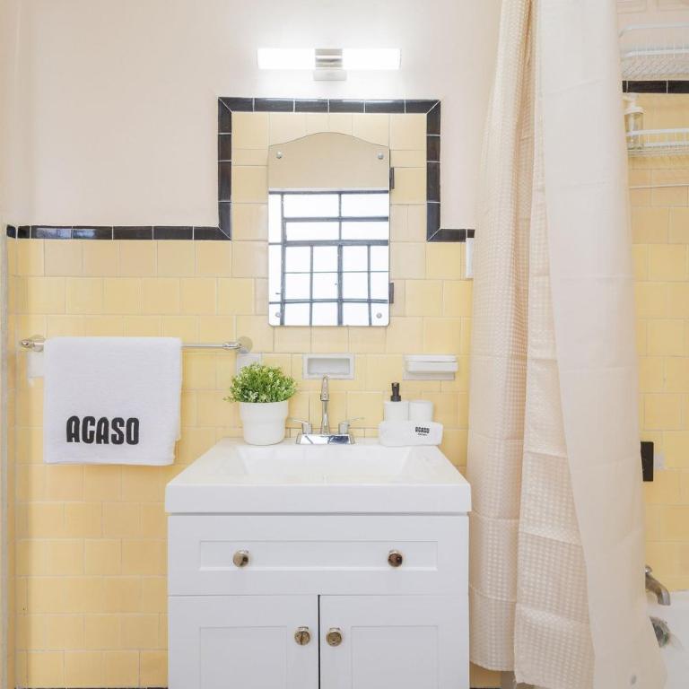 Casa céntrica con 4 habitaciones y estacionamiento - Casa de 4 dormitorios - 45