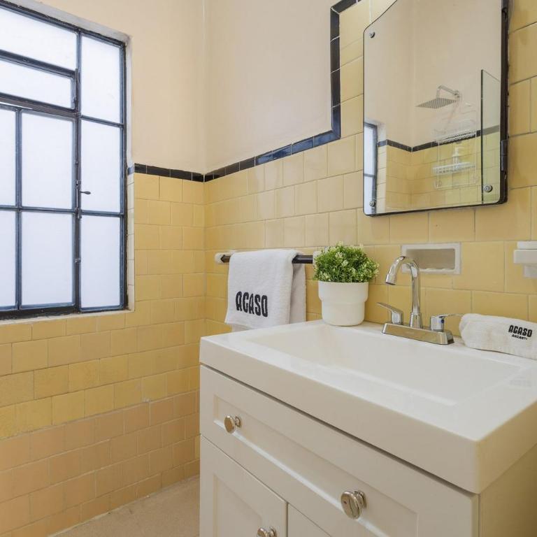 Casa céntrica con 4 habitaciones y estacionamiento - Casa de 4 dormitorios - 51