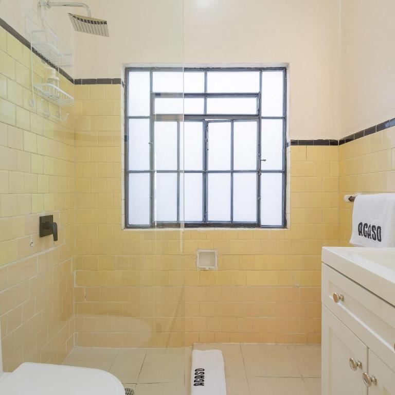 Casa céntrica con 4 habitaciones y estacionamiento - Casa de 4 dormitorios - 48