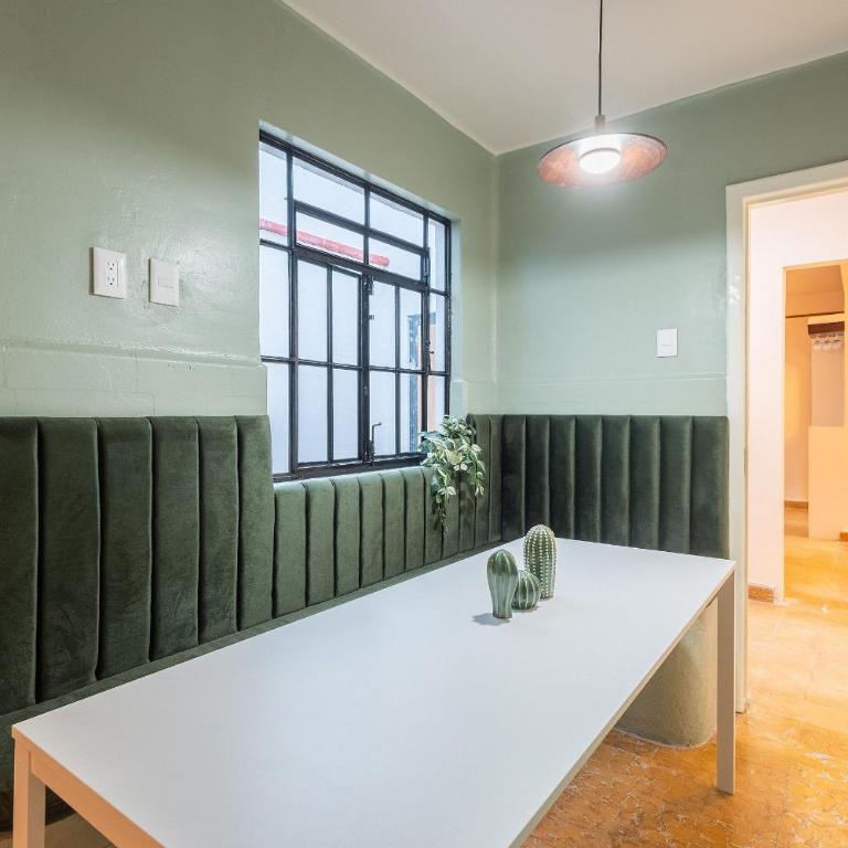 Casa céntrica con 4 habitaciones y estacionamiento - Casa de 4 dormitorios - 59