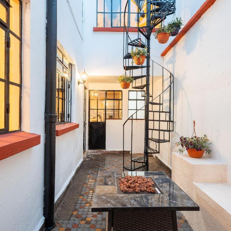 Casa céntrica con 4 habitaciones y estacionamiento - Casa de 4 dormitorios - 72