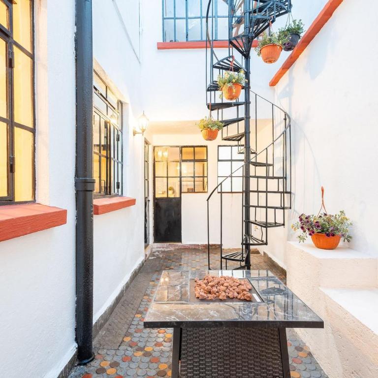 Casa céntrica con 4 habitaciones y estacionamiento - Casa de 4 dormitorios - 74