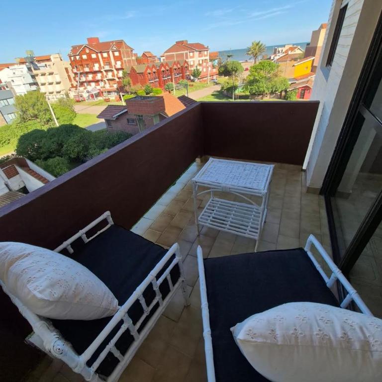Depa a una cuadra de la playa y amplio balcón con Vista al Mar - One-Bedroom Apartment - 4