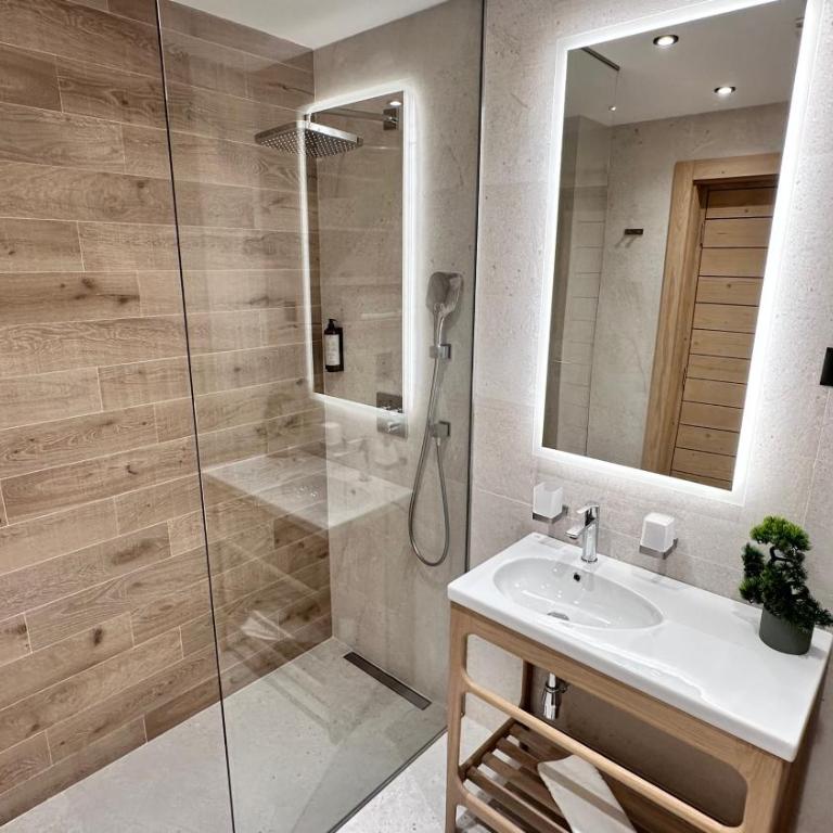 Snowfall Luxury Suites Jahorina - One-Bedroom Apartment with Balcony and Mountain View - 13