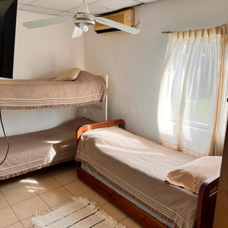 Casa de dos dormitorios en villa adela a 10 minutos del centro - Casa con 1 dormitorio - 15