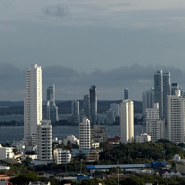 Vista Directa al Mar y a 10 Minutos del Centro Histórico de Cartagena - Three-Bedroom Apartment - 1