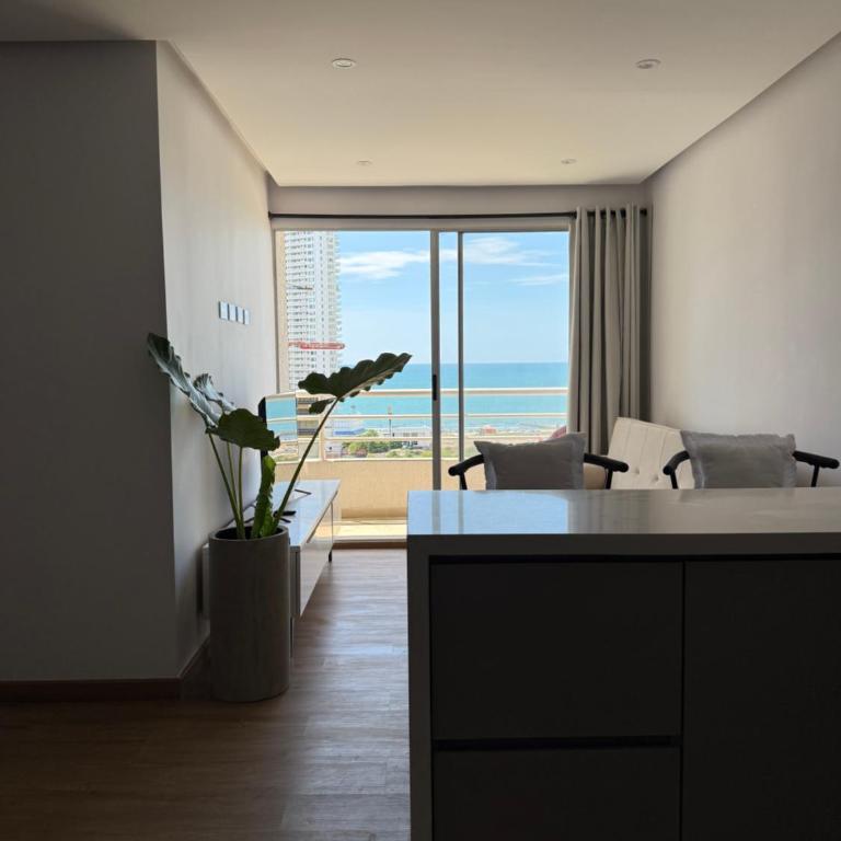 Vista Directa al Mar y a 10 Minutos del Centro Histórico de Cartagena - Three-Bedroom Apartment - 2