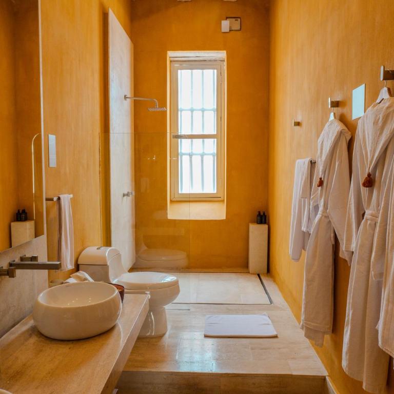 Casa Carolina Luxury Wellness Hotel - Suite with City View - 8