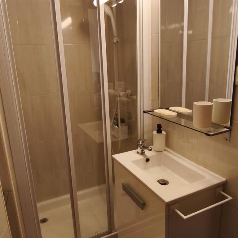 Piso muy luminoso y céntrico 1D - Apartamento de 3 dormitorios - 24
