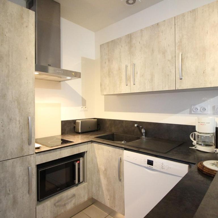 Appartement F3 avec WIFI, à 50m des Thermes, 6 couchages - FR-1-415-192 - Apartment - 2