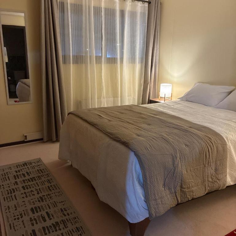 Hostal Mundet - Superior Queen Room - 3