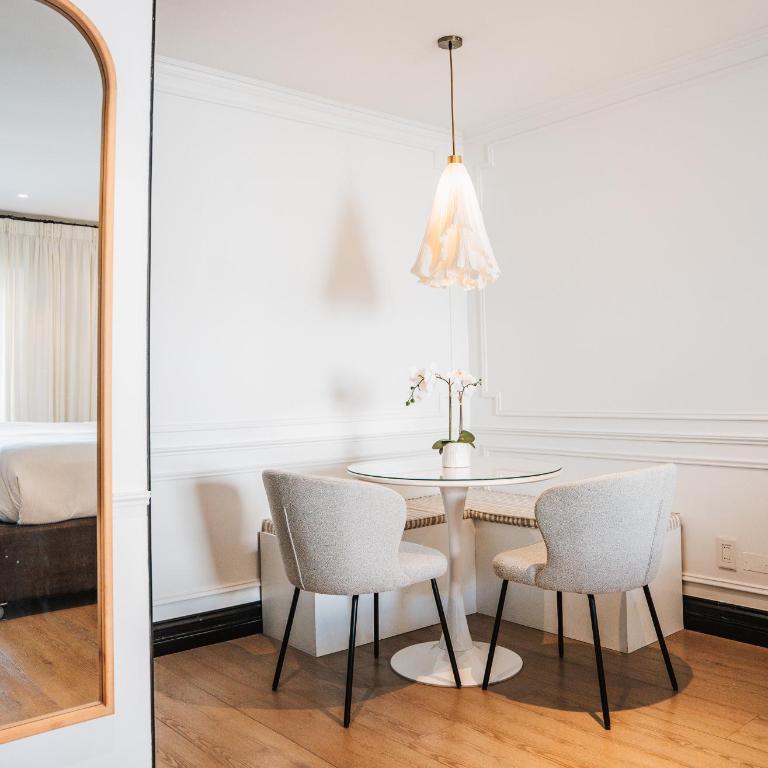 Hotel Marcos Gamero - Suite con cama grande y balcón - 4