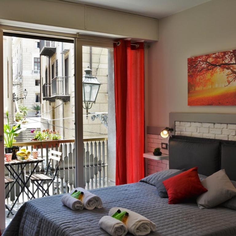Duca di Villena - Deluxe Double Room with Balcony - 11