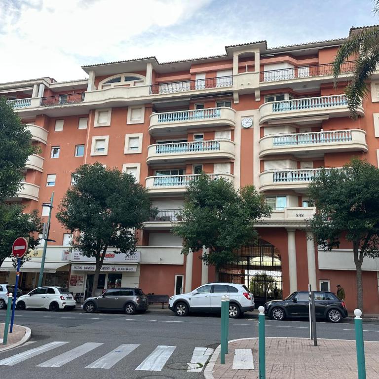 Le Must ! ADMIRAL PLAZA - One-Bedroom Apartment - 5