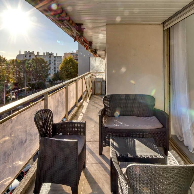 A C 2BDR 6P flat just two minutes from the beach! - Appartement 2 Chambres - 5