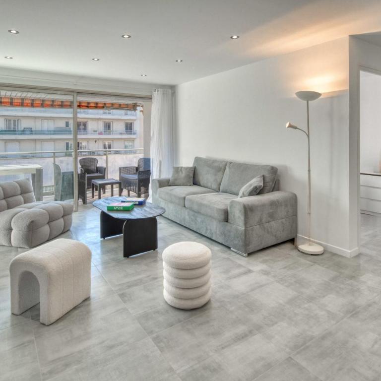 A C 2BDR 6P flat just two minutes from the beach! - Appartement 2 Chambres - 4