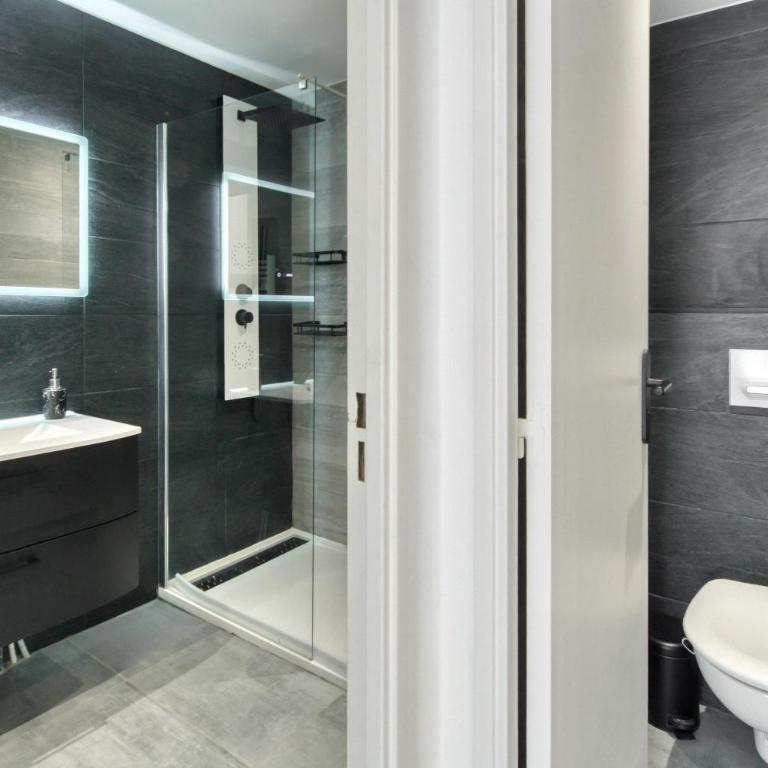 A C 2BDR 6P flat just two minutes from the beach! - Appartement 2 Chambres - 20