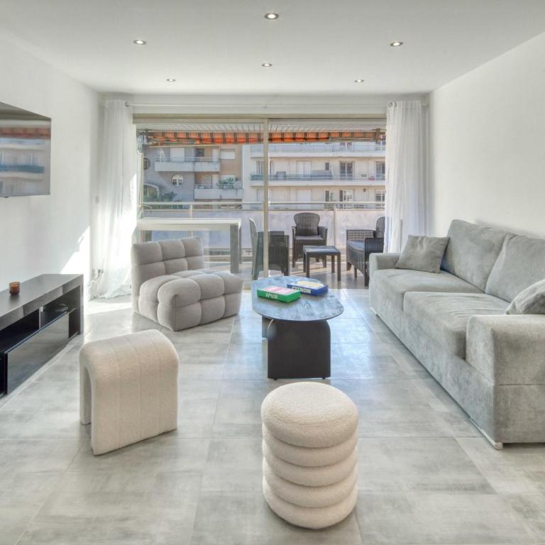 A C 2BDR 6P flat just two minutes from the beach! - Appartement 2 Chambres - 2