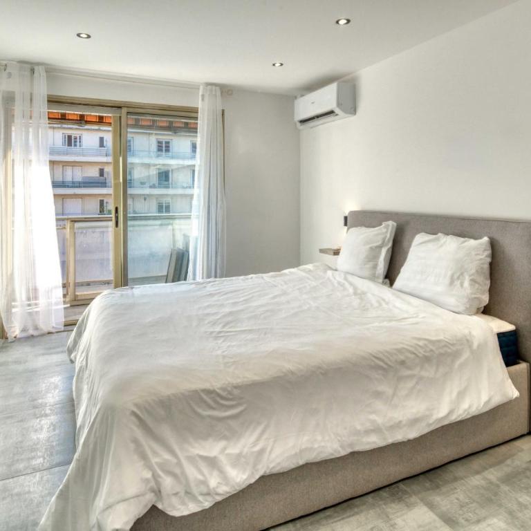 A C 2BDR 6P flat just two minutes from the beach! - Appartement 2 Chambres - 8