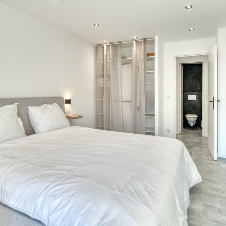 A C 2BDR 6P flat just two minutes from the beach! - Appartement 2 Chambres - 9