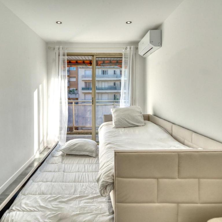 A C 2BDR 6P flat just two minutes from the beach! - Appartement 2 Chambres - 1